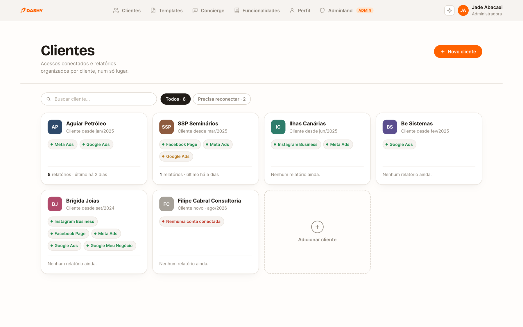 Painel do Dashy com a lista de clientes da agência, contas conectadas e relatórios organizados